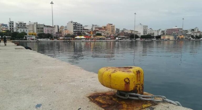 Πάτρα: Γυναίκα νεκρή στο μώλο της Αγ. Νικολάου - Επέπλεε στη θάλασσα