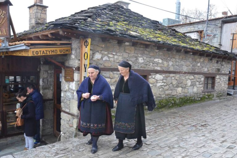 Υπάρχει ξεχωριστός «βλάχικος» πολιτισμός; Υπάρχει «βλάχικη γλώσσα» με την έννοια που δίνουμε στην ελληνική γλώσσα;