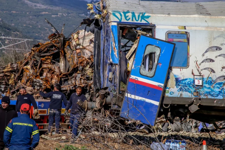 Τέμπη: 30 επιβάτες απανθρακώθηκαν ακαριαία από καύση υδρογονανθράκων