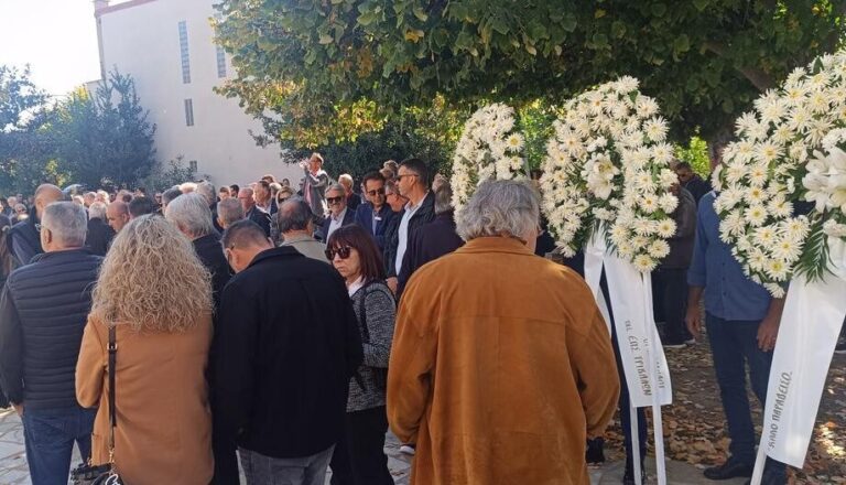 Πάνδημο το τελευταίο «αντίο» στον Θανάση Μπουτζιώλη