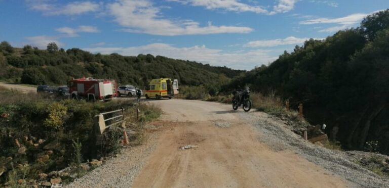 Σοβαρό τροχαίο στα Φάρσαλα - 62χρονος έπεσε με το όχημά του σε γκρεμό