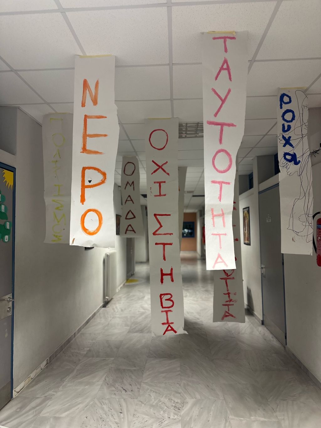 Εικόνα που περιέχει κείμενο, γραφικός χαρακτήρας, εσωτερικός χώρος, λευκοπίνακας

Περιγραφή που δημιουργήθηκε αυτόματα