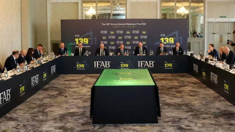 IFAB: Όλες οι αλλαγές κανονισμών και οι αποφάσεις για τις νέες δοκιμές